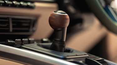 Porsche 911 GT3 Earls Court 51 Edition - gearstick