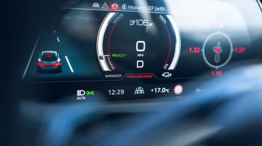 New Audi RS e-tron Performance - digital drivers display 