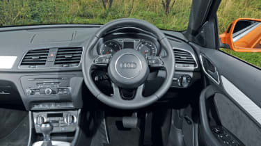 Audi Q3 2.0 TDI SE quattro dash