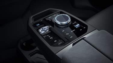 BMW iX M70 xDrive - centre console