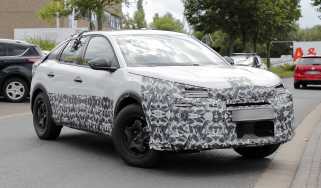 New Citroen C4 facelift - front tracking 