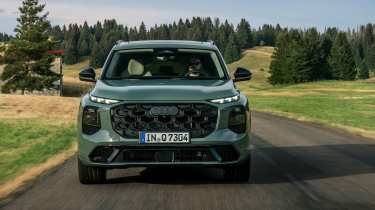 Audi Q7 - full front