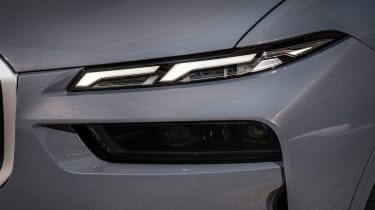 BMW X7 - front lights