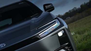 Toyota C-HR+ - front headlight 