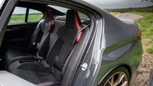 BMW M5 CS - rear seats