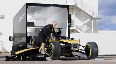 Renault Master F1 conversion - loading