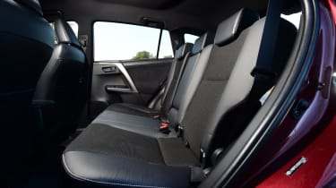 Toyota RAV4 Diesel 2016 - rear seats