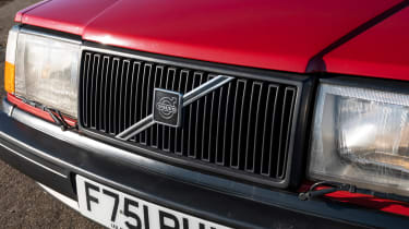 Volvo 240 - grille