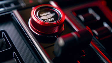 Aston Martin Vantage S - interior