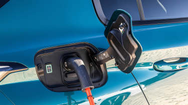 Peugeot E-308 facelift - charging