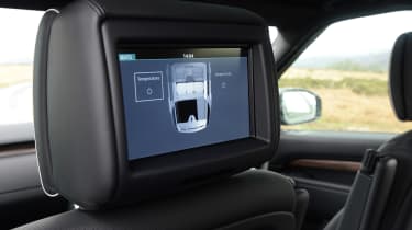Land Rover Discovery - rear entertainment