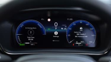 Toyota Corolla facelift - dials