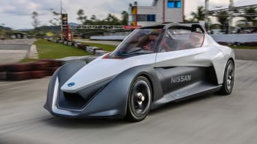 Nissan BladeGlider - front cornering