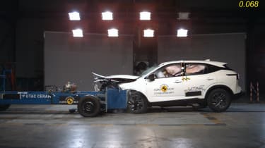 Nissan Qashqai Euro NCAP front impact test