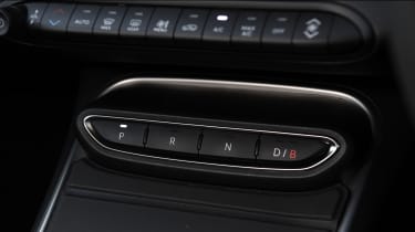 Jeep Avenger - gear selection buttons