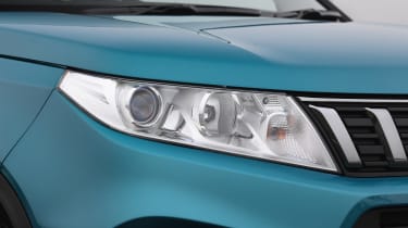 Suzuki Vitara - front light