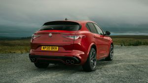 Alfa%20Romeo%20Stelvio%20Quadrifoglio-16.jpg