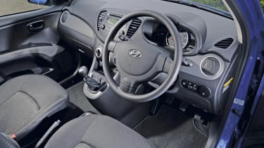 Hyundai i10 Blue interior