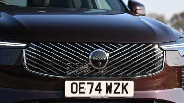 Volvo XC90 - grille