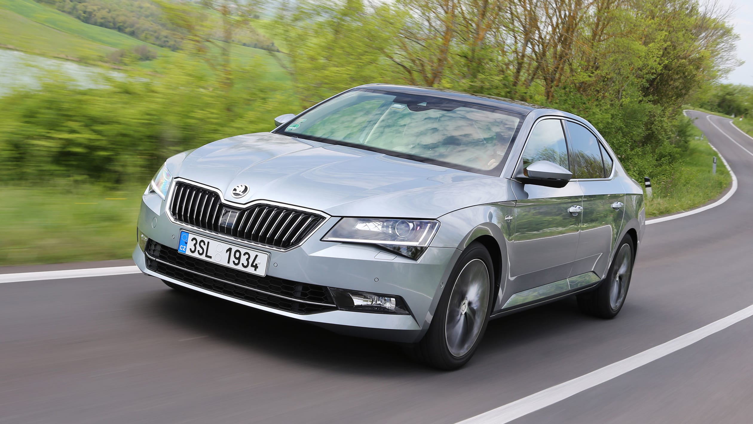 Шкода суперб 6. Шкода Суперб лифтбек. Skoda Superb mk3. Škoda Superb характеристики. Скода по поколениям.