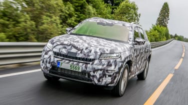 Skoda Kodiaq disguised - front tracking 2