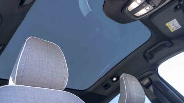 Volvo C40 Recharge - panoramic glass roof