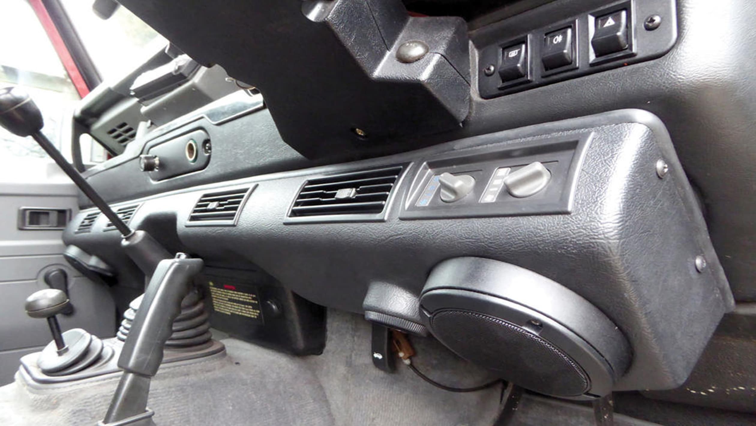 Defender airconditioning kit Auto Express