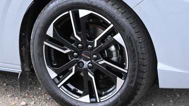 Volkswagen Transporter Sportline - wheel