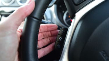 Suzuki Vitara - steering wheel switches