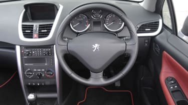 Peugeot 207 CC dashboard