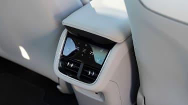 Volvo ES90 - rear screen