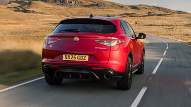 Alfa Romeo Stelvio - rear tracking