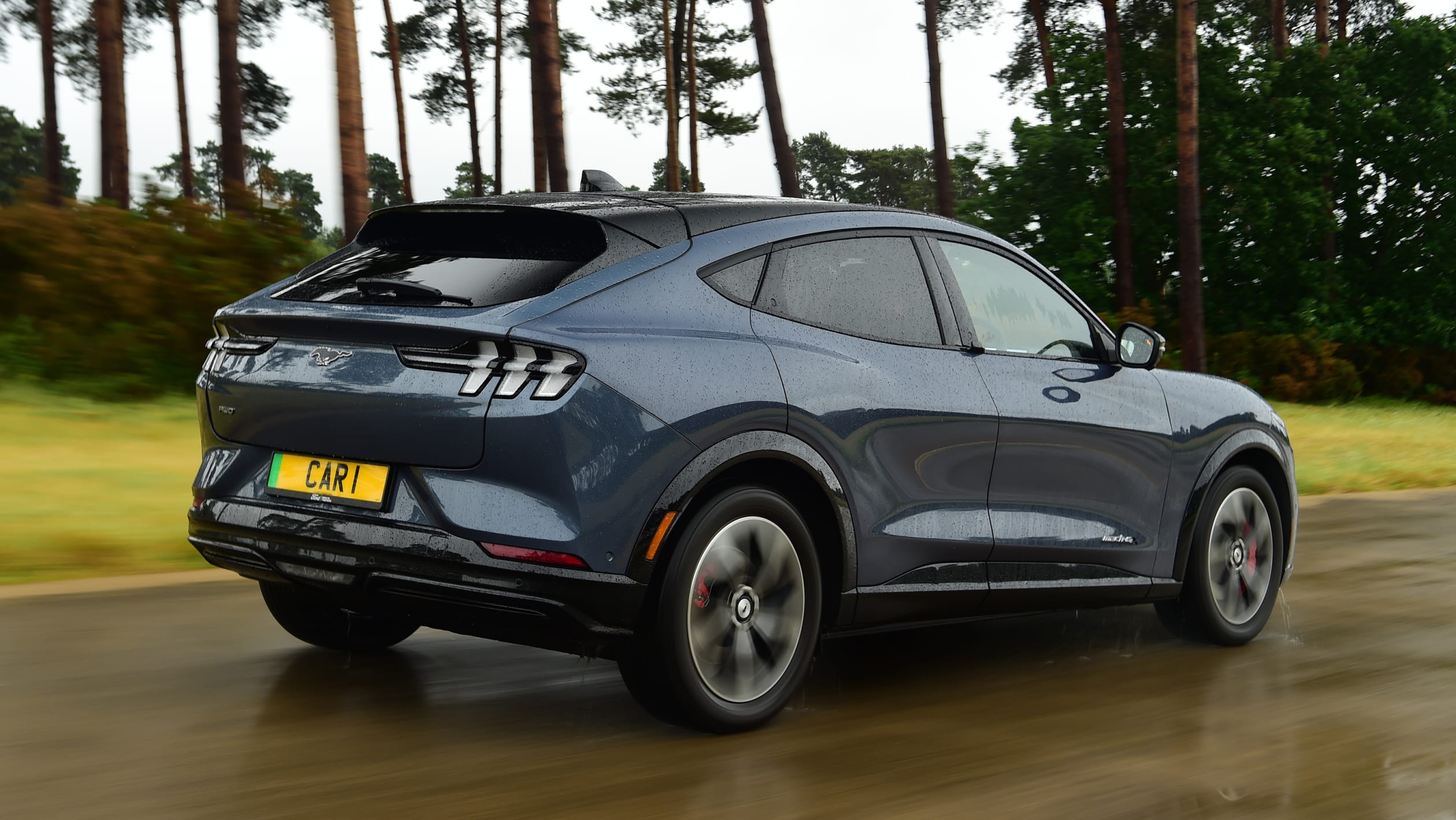 Ioniq%205%20vs%20VW%20ID4%20vs%20Mustang%20Mach%20E-3.jpg