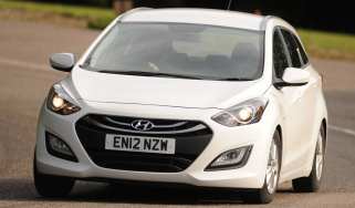 Hyundai i30 Tourer front cornering