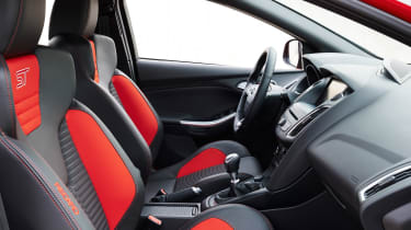 Ford Focus ST Estate 2015 front seats