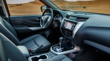 Nissan NP300 Navara pick-up dune - interior