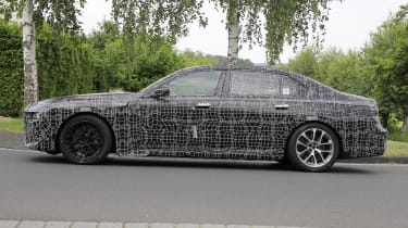 BMW 7 Series - side spy