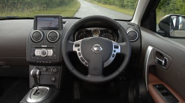 Nissan Qashqai dCi 4WD Tekna dashboard