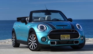 MINI Convertible Automatic - header image