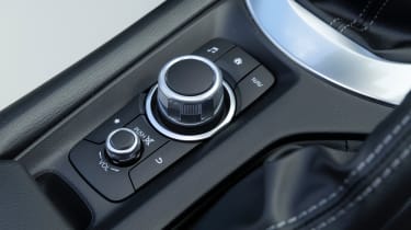 Mazda MX-5 Kizuna - infotainment controls