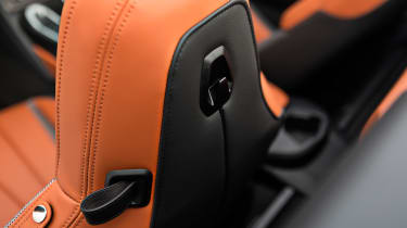 BMW i8 Roadster - headrest