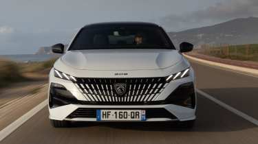 Peugeot 308 Hybrid GT Premium - front end dynamic