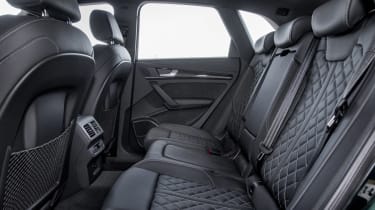 Audi SQ5 - rear seats