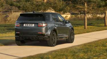 Land Rover Discovery Sport - rear tracking