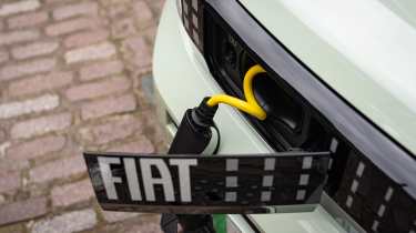 Fiat Grande Panda Pop - front charging cable 