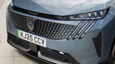 Peugeot E-3008 - grille