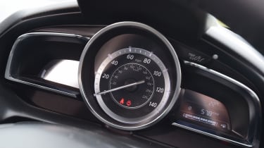 Mazda 2 - dials