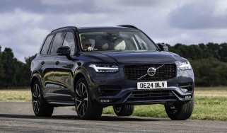 Volvo XC90 B5 - main image