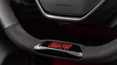 Peugeot 208 GTi - steering wheel