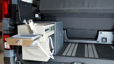 Renault Trafic Escapade - sink in the back